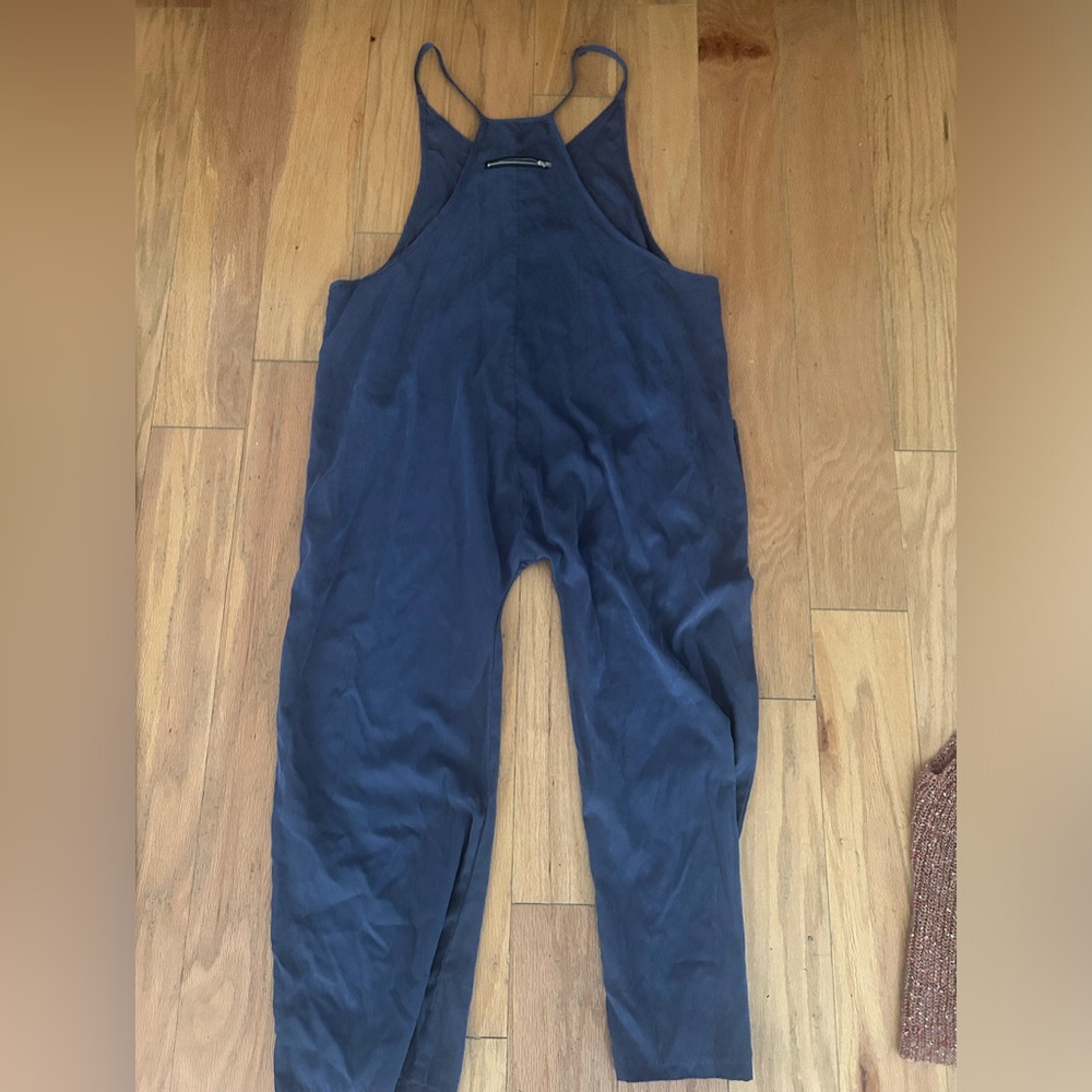 Selling 2 identical jumpsuits for spring time 🌹🌸🌺